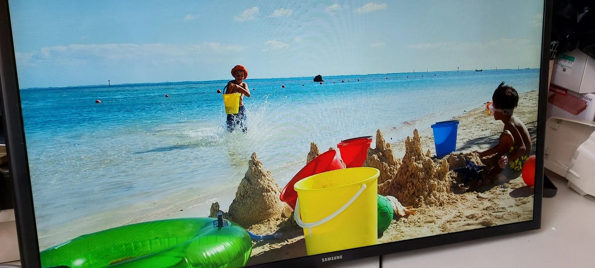 Телевизор Samsung UE32J5200AKXRU - миниатюра 2