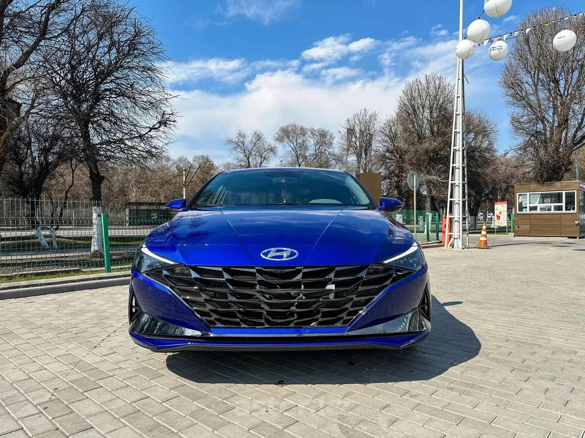 Hyundai Elantra 2022 - изображение 1