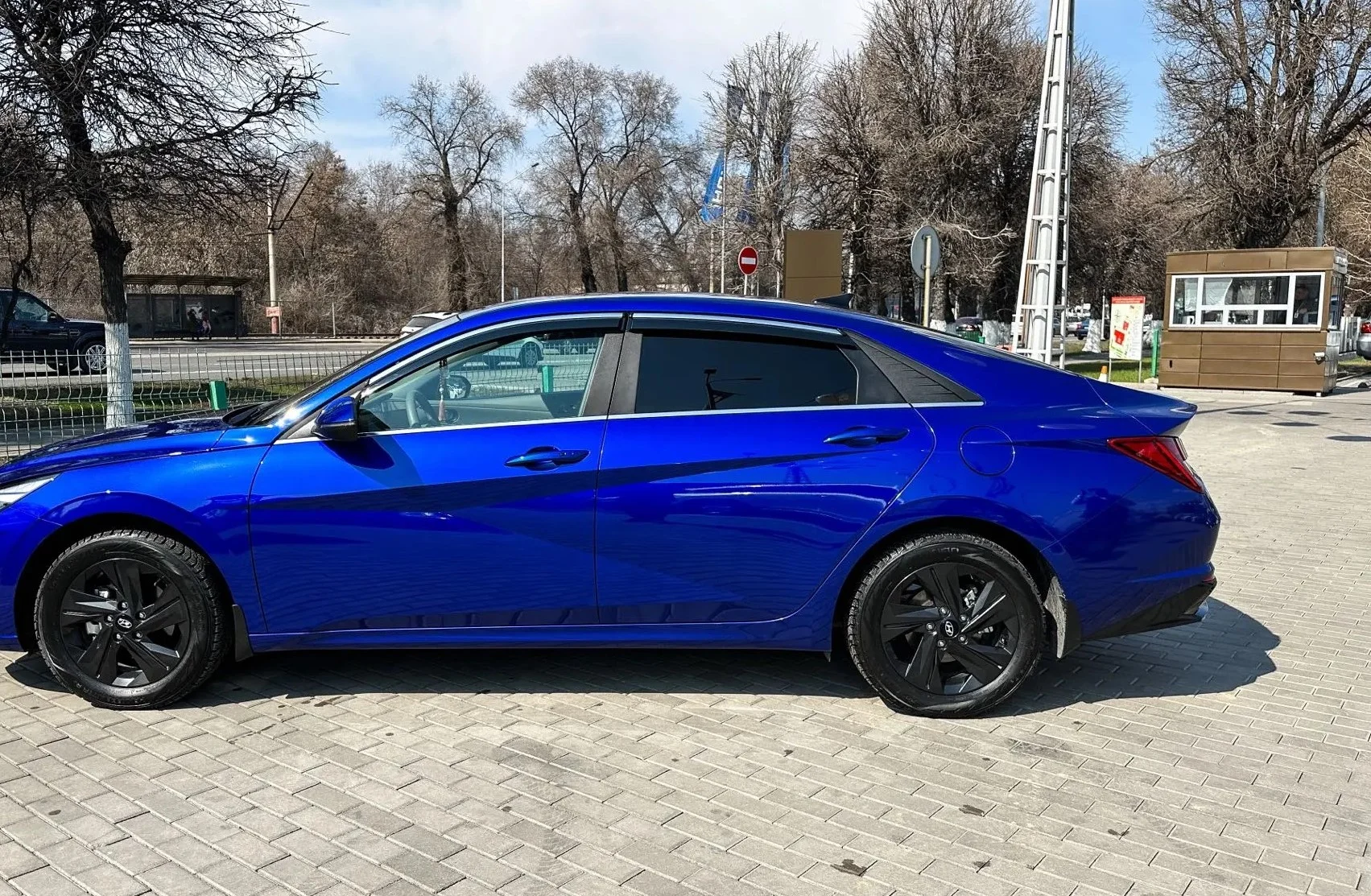 Hyundai Elantra 2022 - миниатюра 3