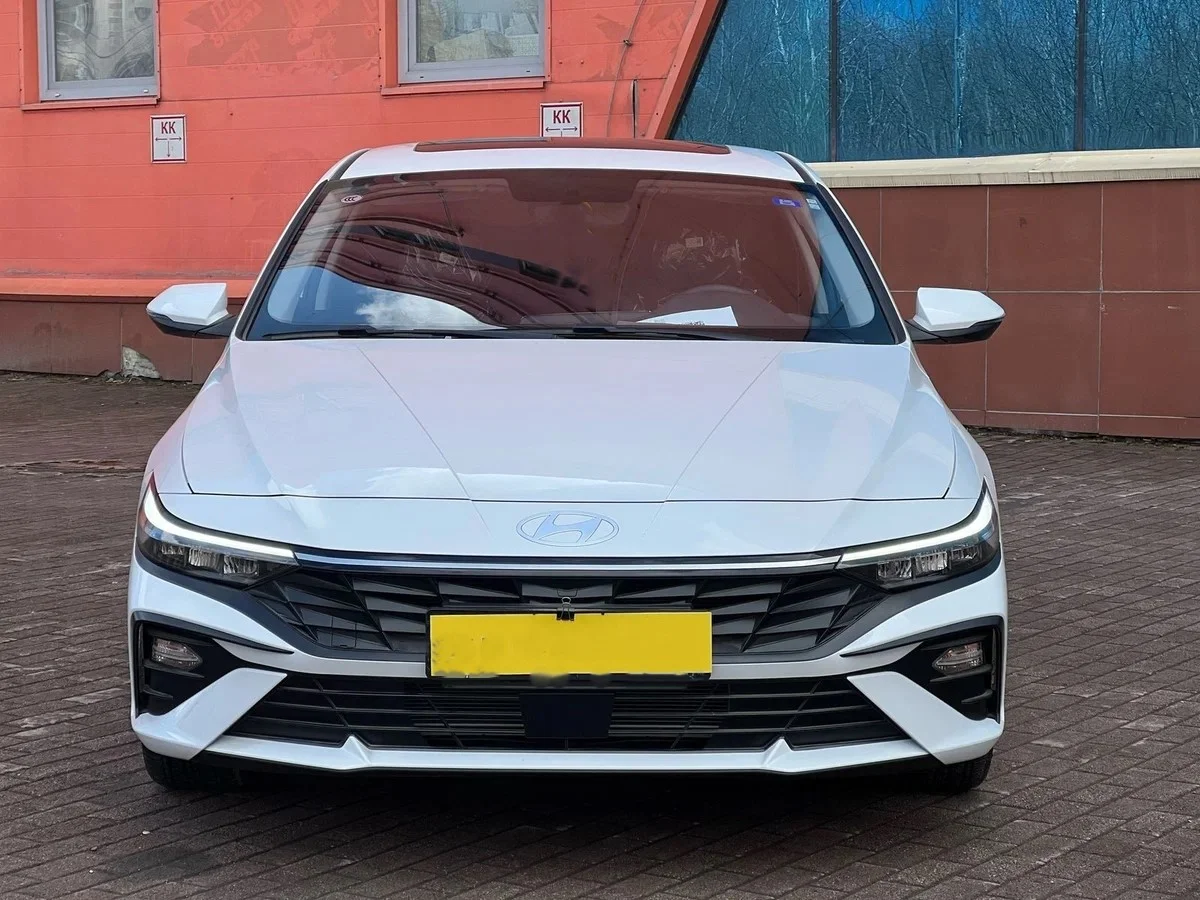 Hyundai Elantra - изображение 1