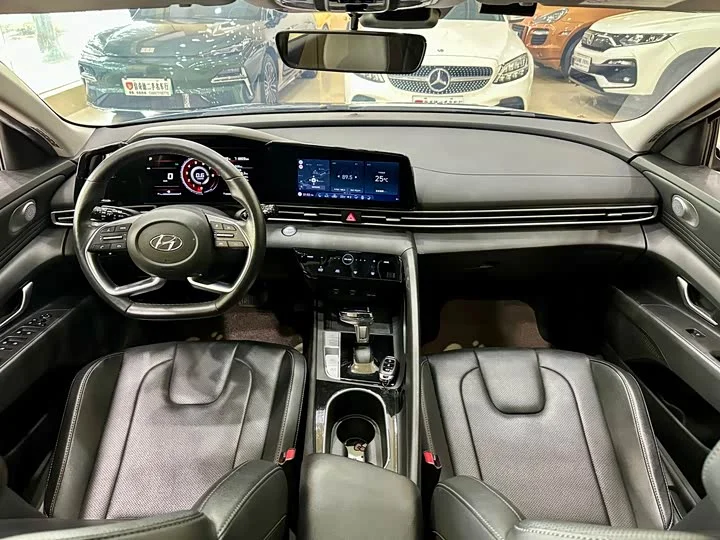Hyundai Elantra, 2021 - миниатюра 11