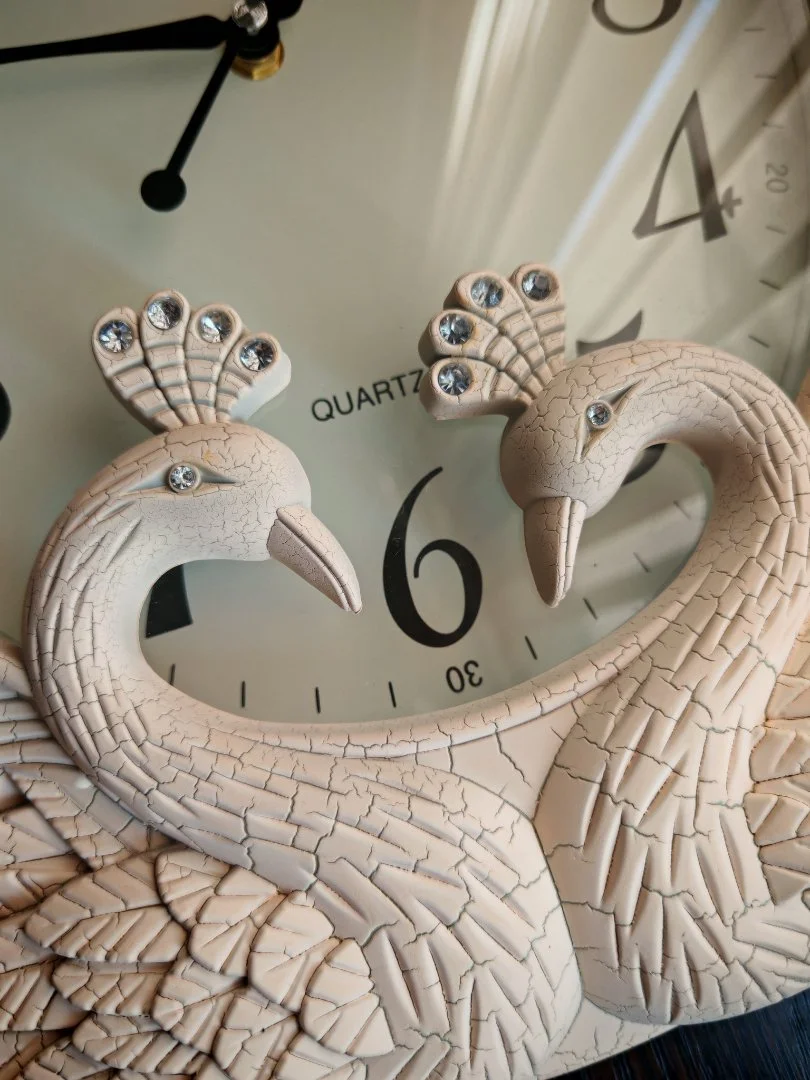 Часы настенные белые с павлинами GOLDTIME - миниатюра 2