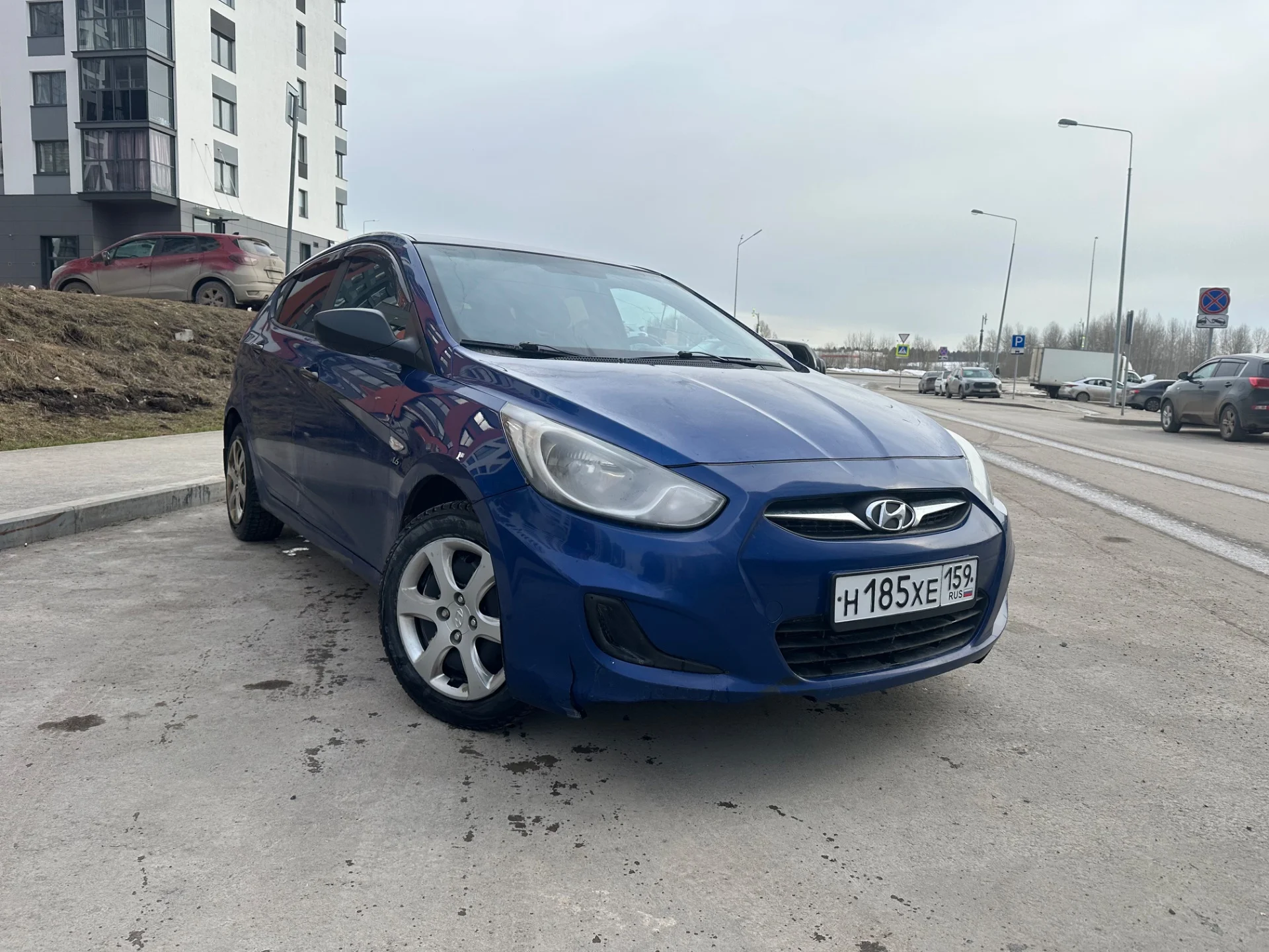 Hyundai Solaris 1,6 МТ 2012 - изображение 1