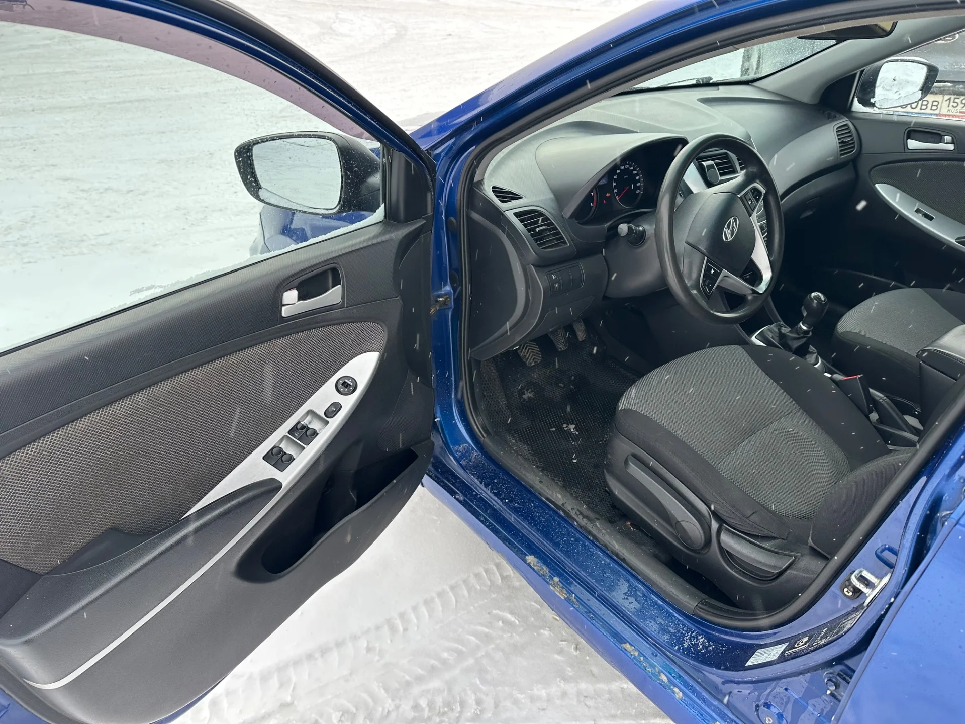 Hyundai Solaris 1,6 МТ 2012 - миниатюра 7