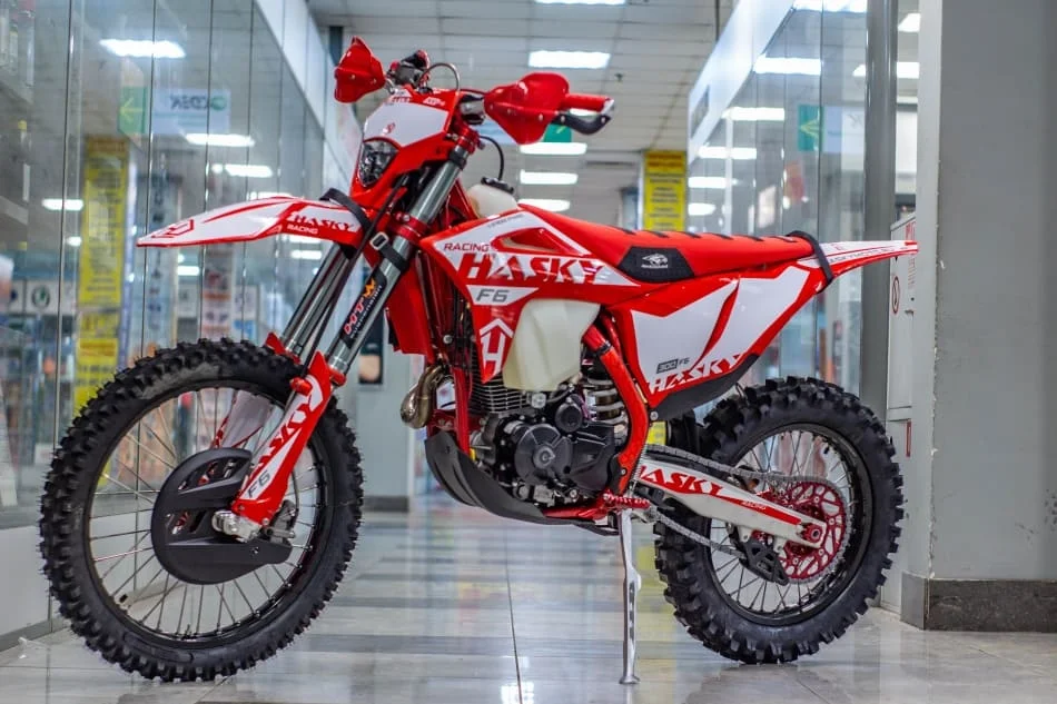 Мотоцикл Эндуро Hasky F6 Racing 175FMN PR300 21/18 - изображение 1