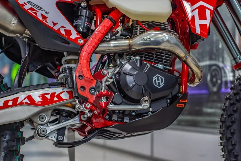 Мотоцикл Эндуро Hasky F6 Racing 175FMN PR300 21/18 - миниатюра 5