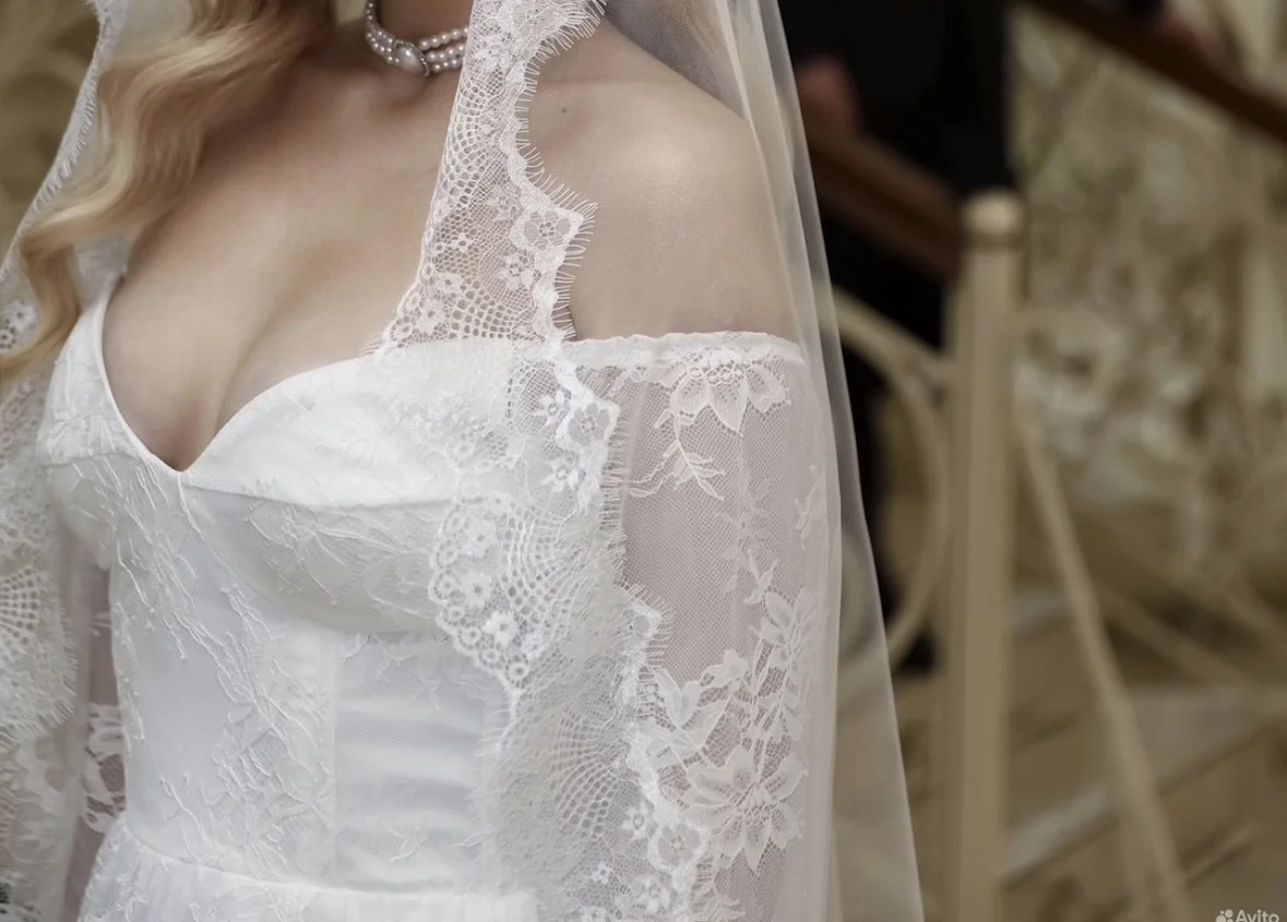 Свадебное платье 44 кружевное А-силуэт со шлейфом - миниатюра 5