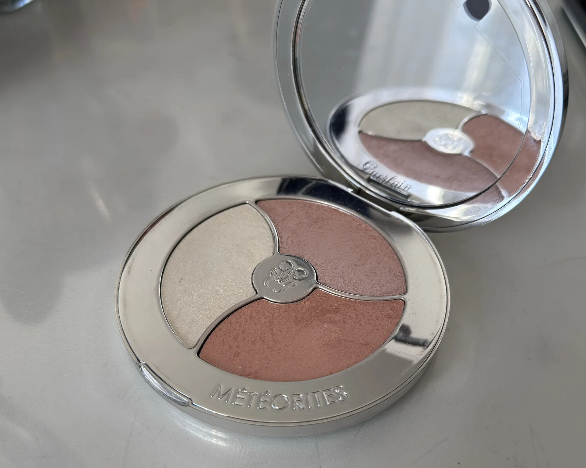 Guerlain meteorites хайлайтер pearl dust palette - изображение 1