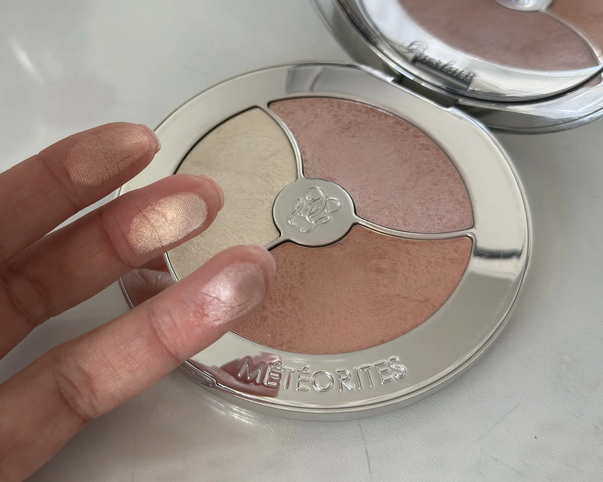 Guerlain meteorites хайлайтер pearl dust palette - миниатюра 2