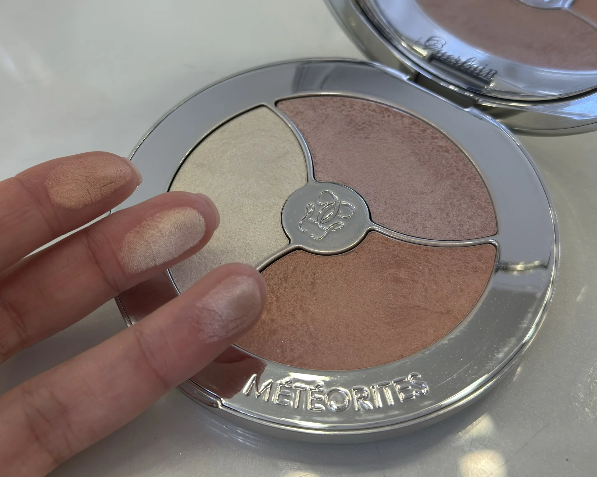 Guerlain meteorites хайлайтер pearl dust palette - миниатюра 3
