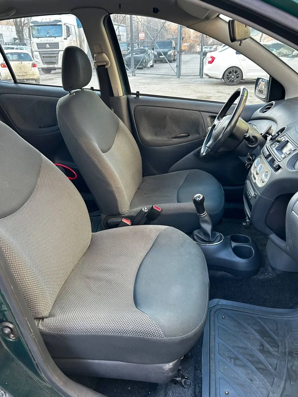Toyota Yaris 2004г. - миниатюра 10