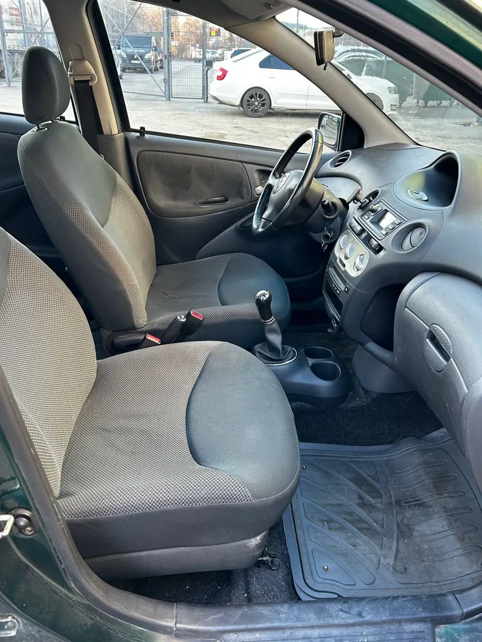 Toyota Yaris 2004г. - миниатюра 19