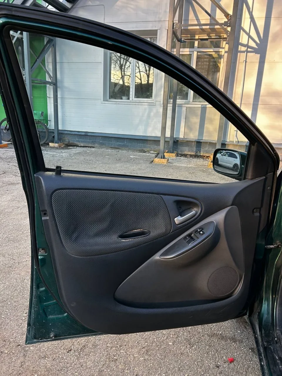 Toyota Yaris 2004г. - миниатюра 20