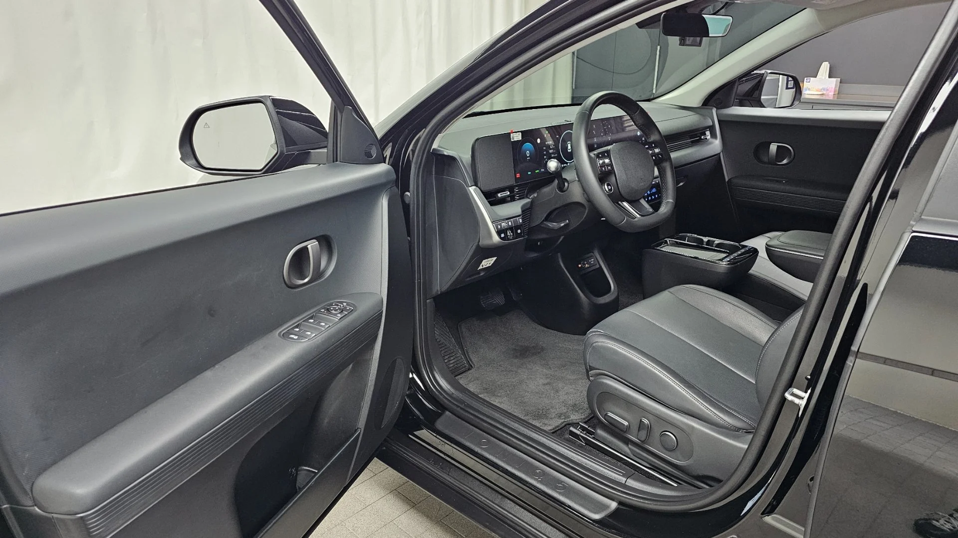 Hyundai Ioniq 5 - миниатюра 5