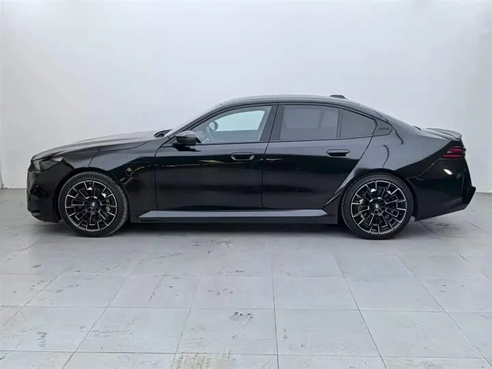 BMW M5 - миниатюра 3
