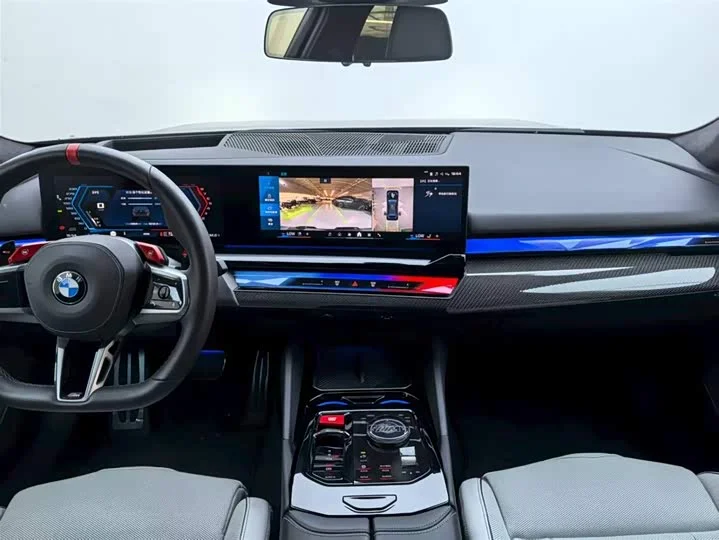 BMW M5 - миниатюра 5