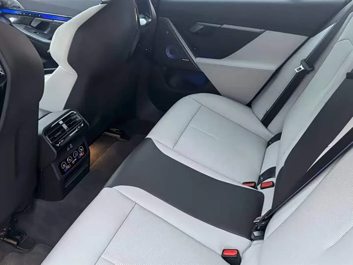 BMW M5 - миниатюра 7