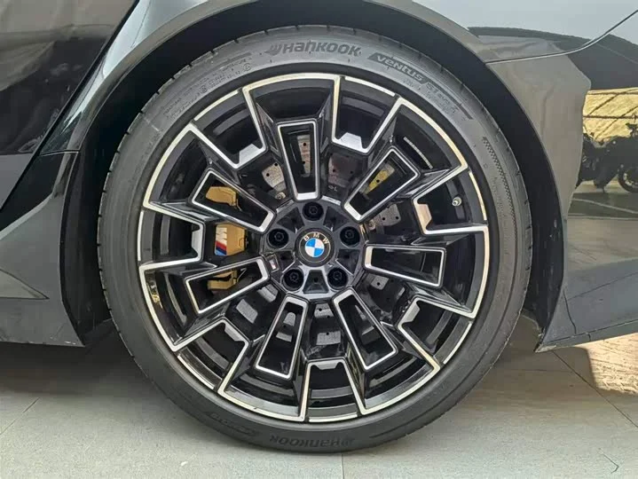 BMW M5 - миниатюра 8