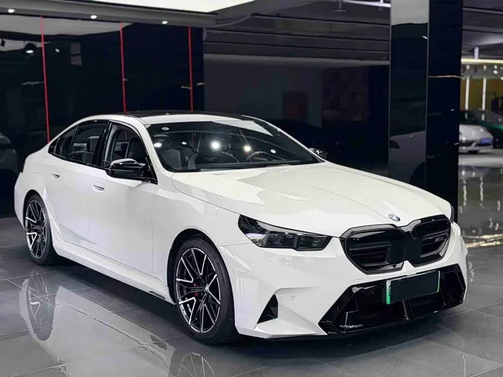 BMW M5 - миниатюра 2