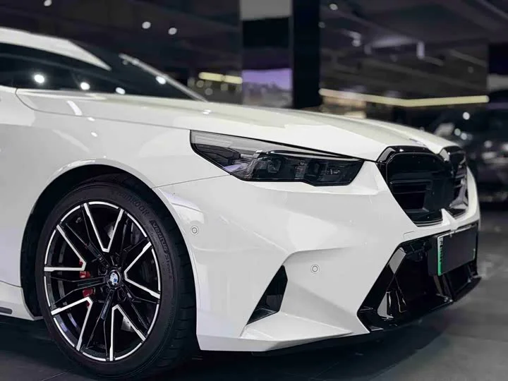 BMW M5 - миниатюра 3