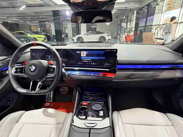 BMW M5 - миниатюра 6
