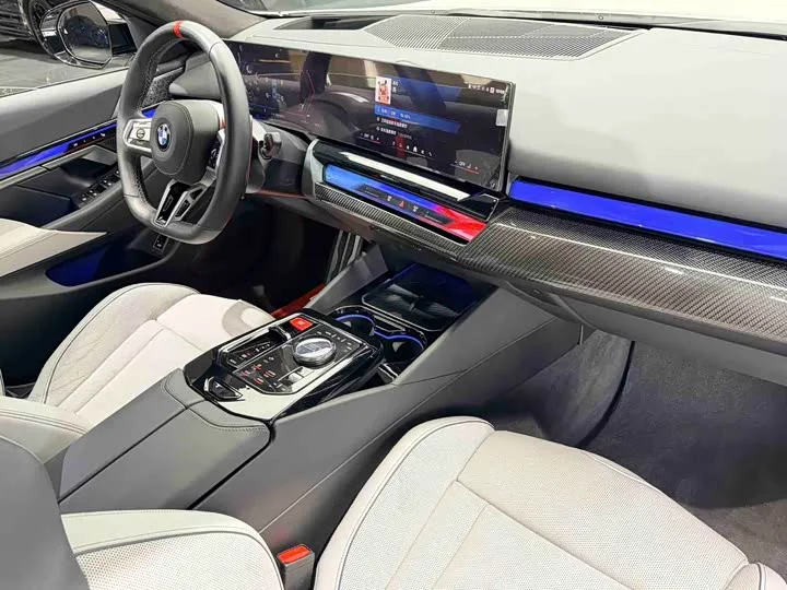 BMW M5 - миниатюра 11