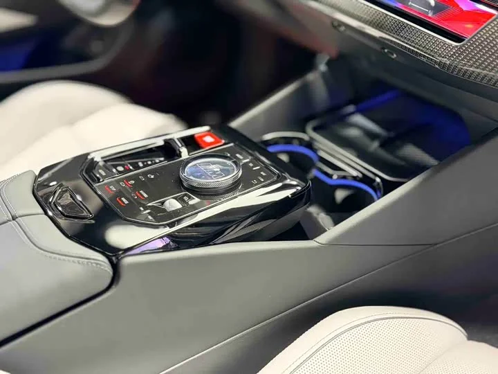BMW M5 - миниатюра 12