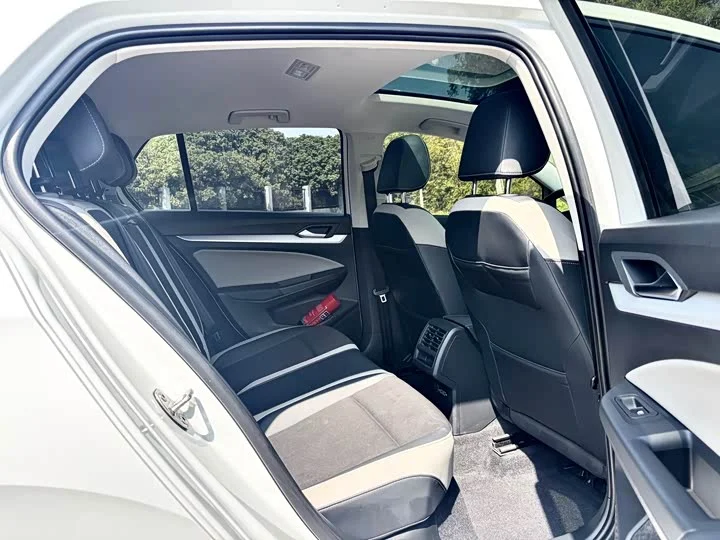 Volkswagen Golf Pro - миниатюра 6