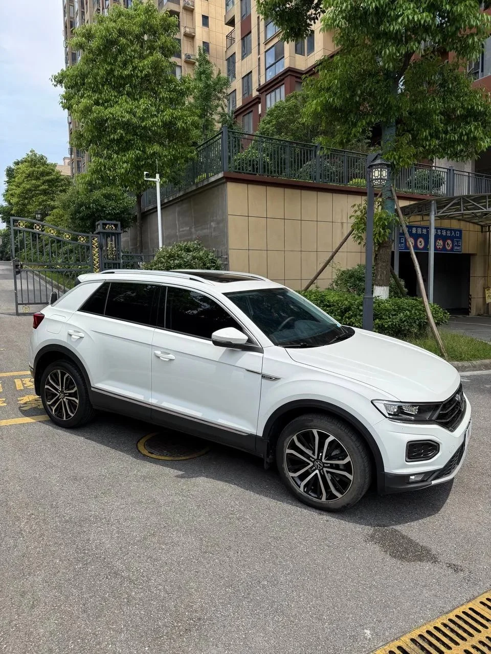 Volkswagen T-Roc - миниатюра 2