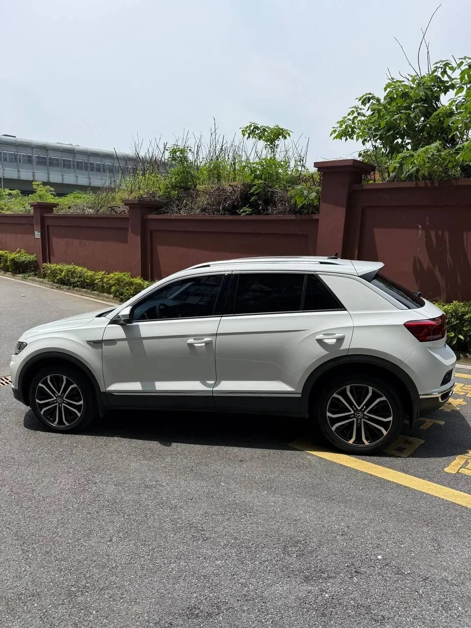 Volkswagen T-Roc - миниатюра 3