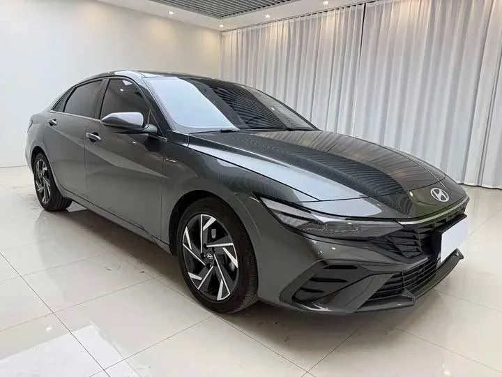 Hyundai Elantra - изображение 1