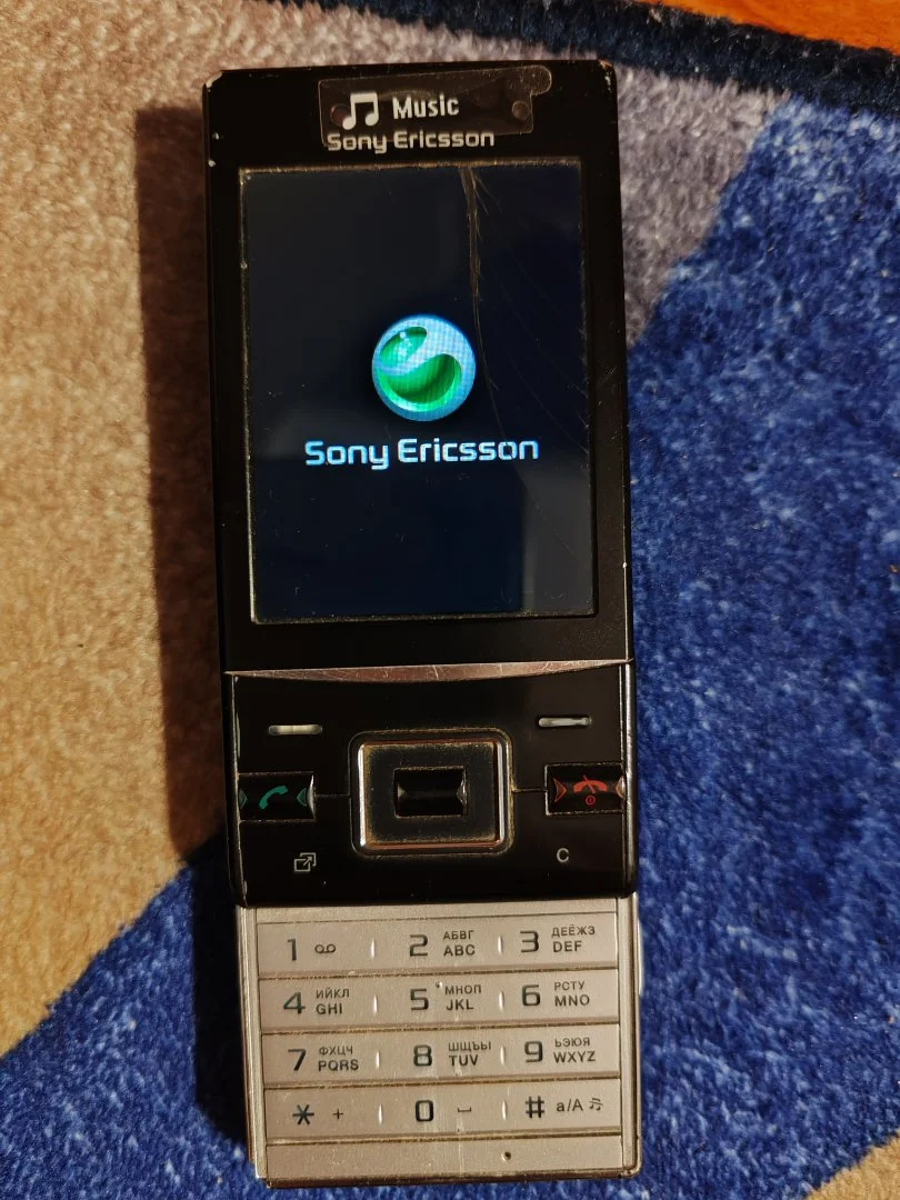 Sony Ericsson Hazel J20i - миниатюра 2