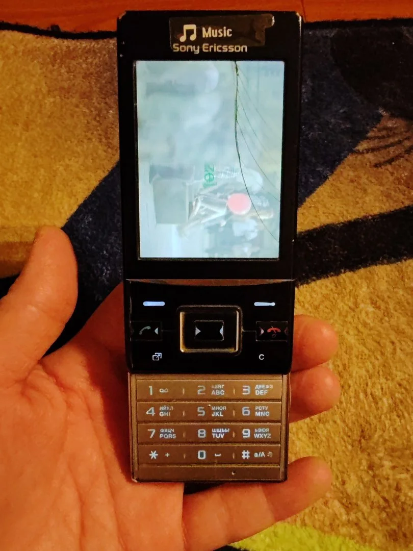 Sony Ericsson Hazel J20i - миниатюра 3