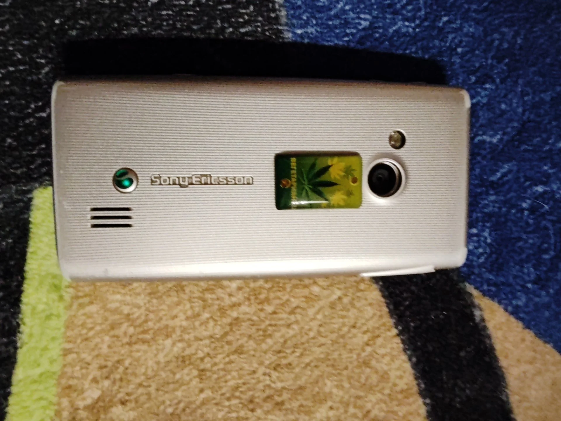Sony Ericsson Hazel J20i - миниатюра 5