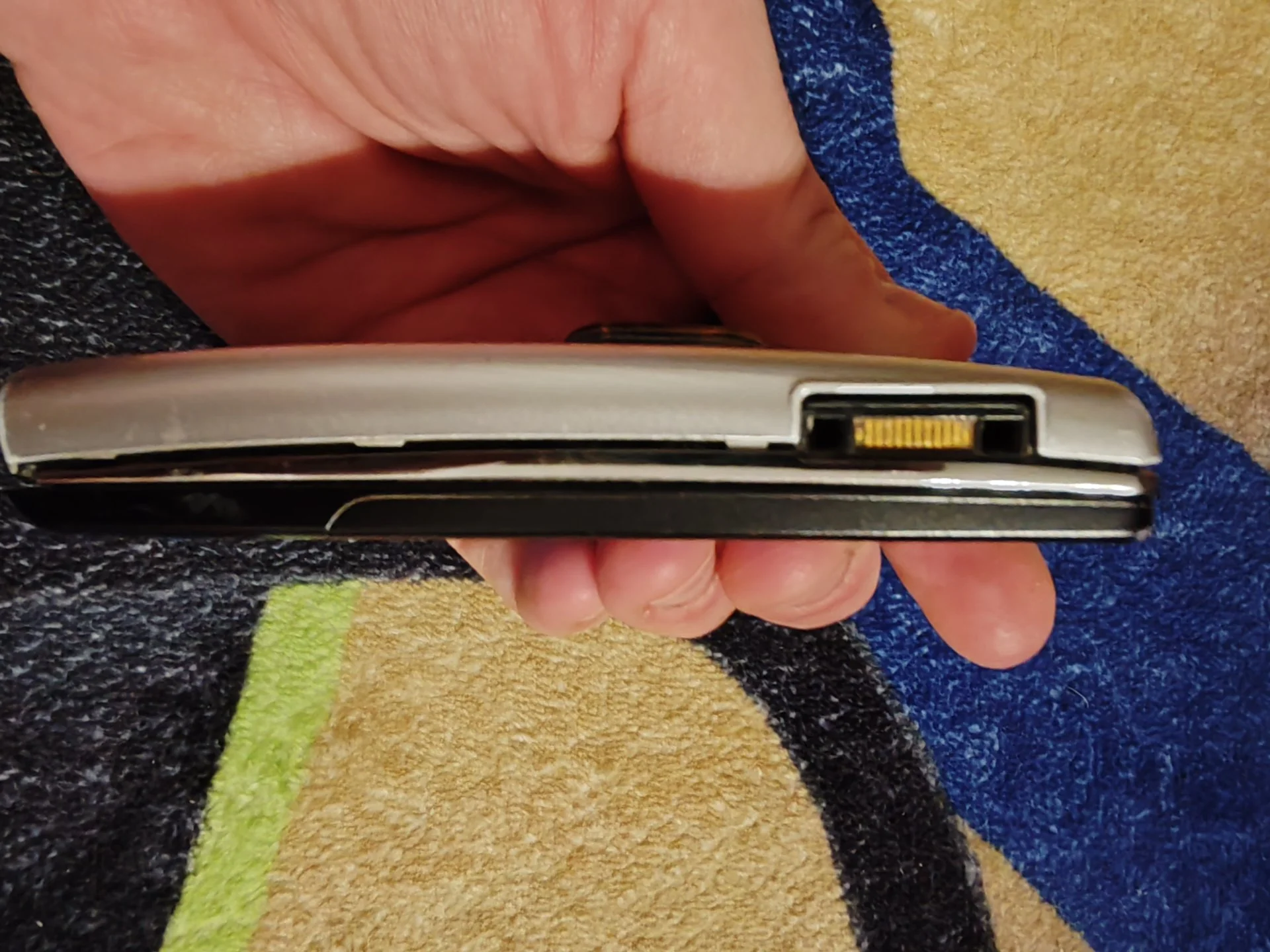 Sony Ericsson Hazel J20i - миниатюра 6