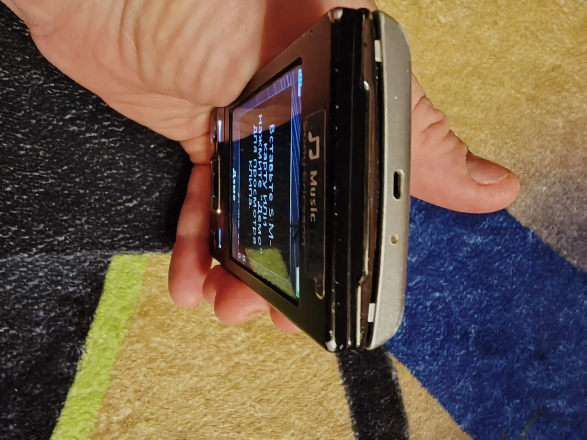 Sony Ericsson Hazel J20i - миниатюра 7