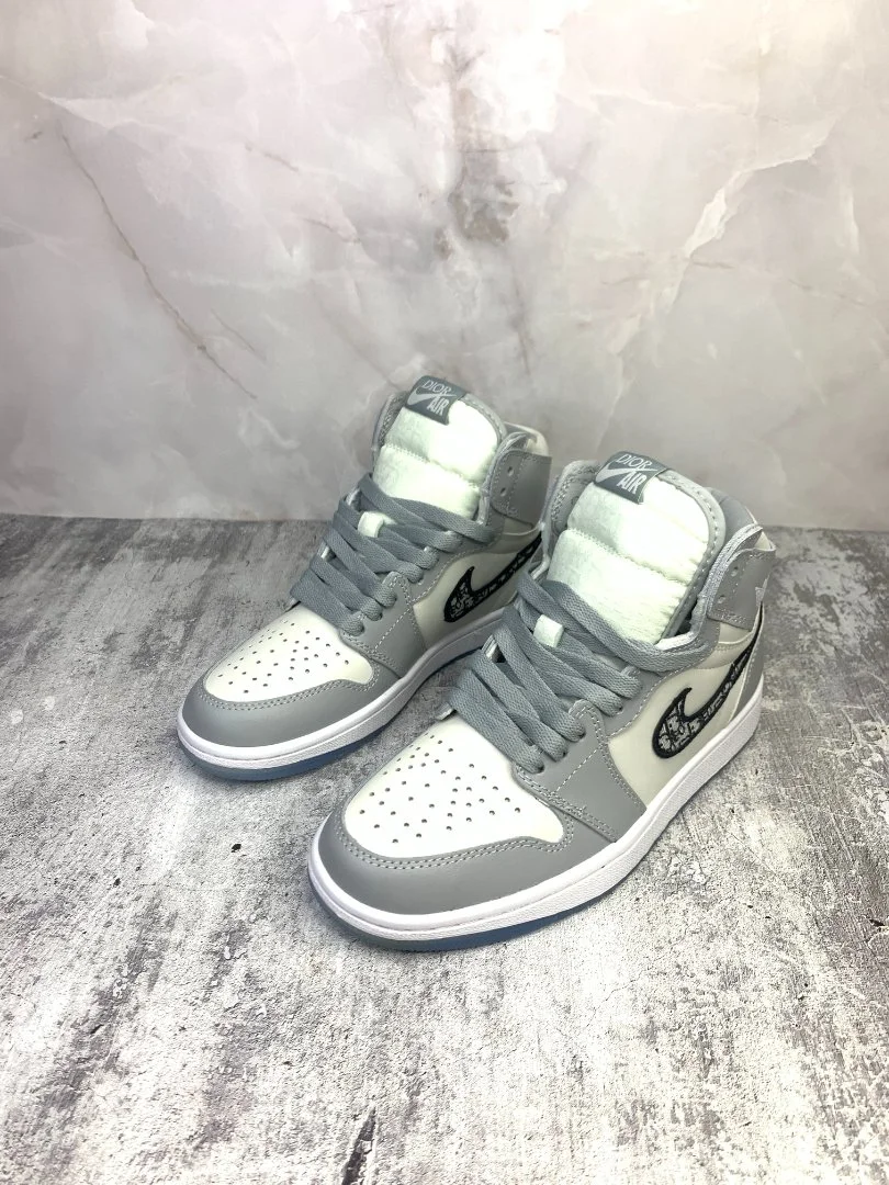 Кроссовки женские Nike Air Jordan Dior - изображение 1