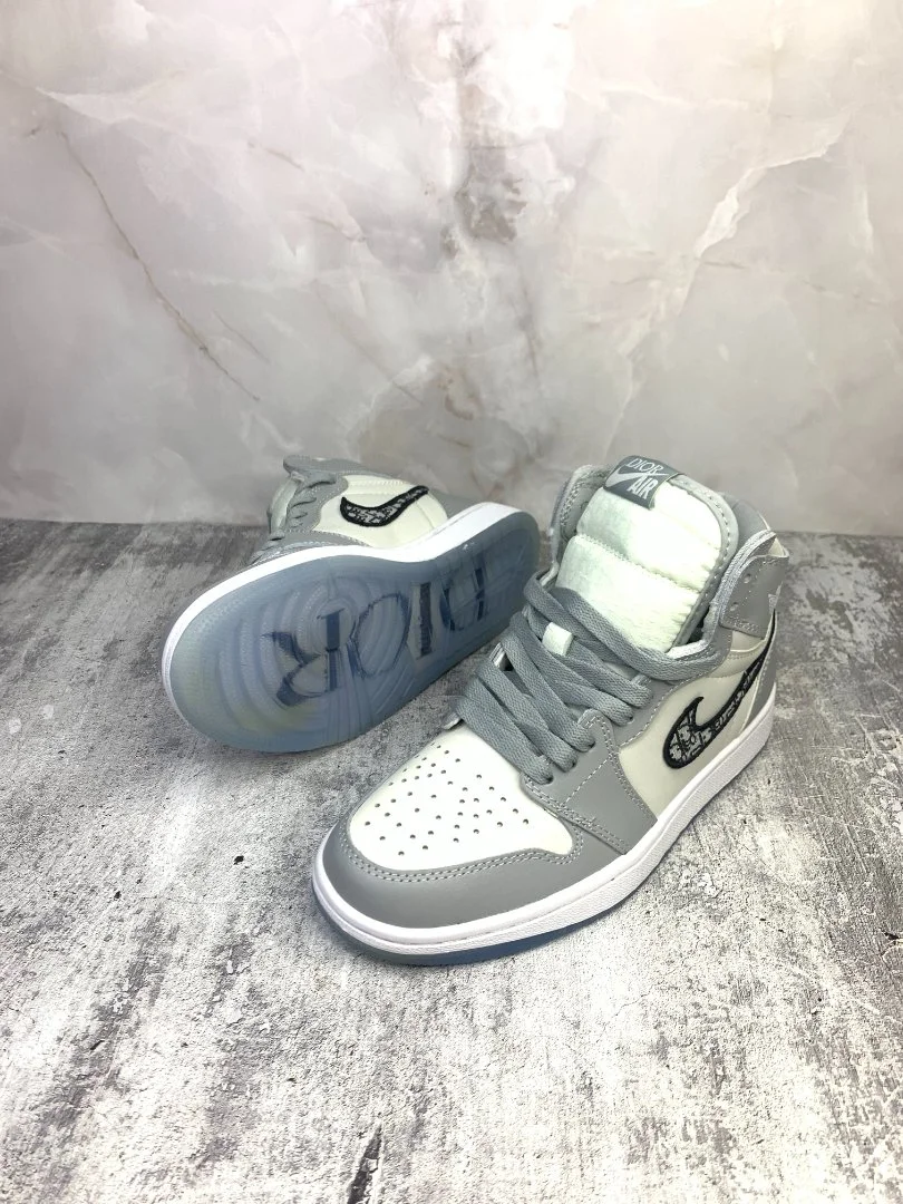 Кроссовки женские Nike Air Jordan Dior - миниатюра 2