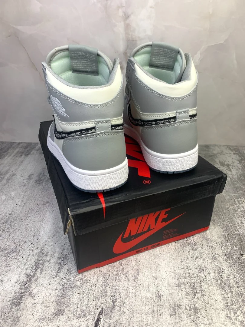 Кроссовки женские Nike Air Jordan Dior - миниатюра 3