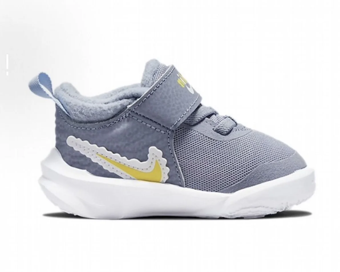 Кроссовки детские Nike Team Hustle D10 Dream ориг - миниатюра 3