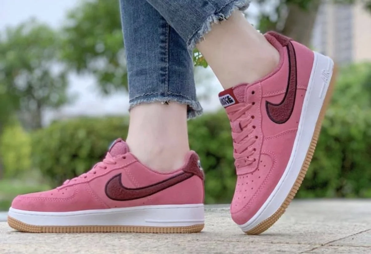 Кроссовки Nike Air Force 1'07 SE Pink (замшевые) - миниатюра 3