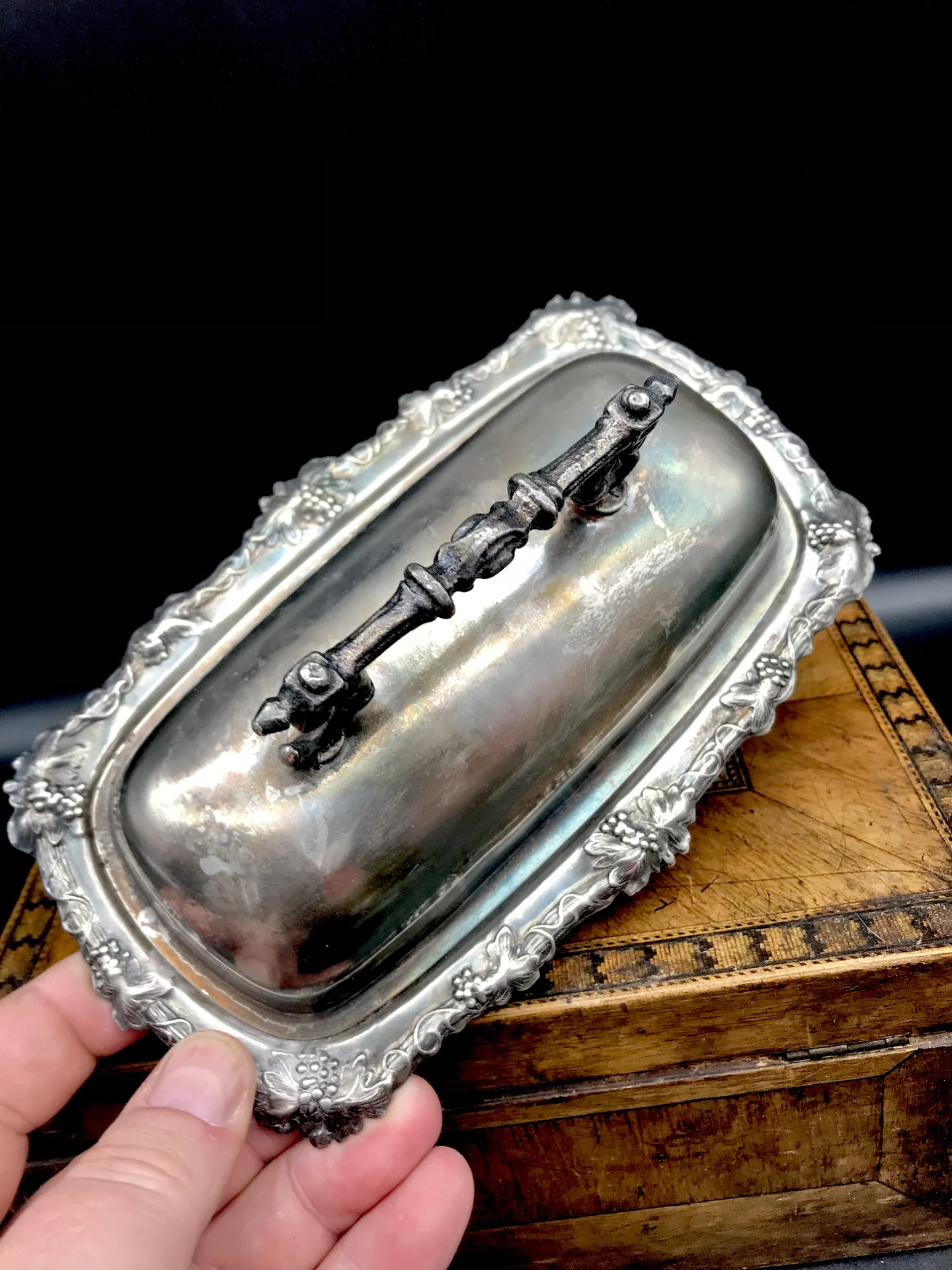 Старинная масленка с крышкой , Англия серебрение - миниатюра 2