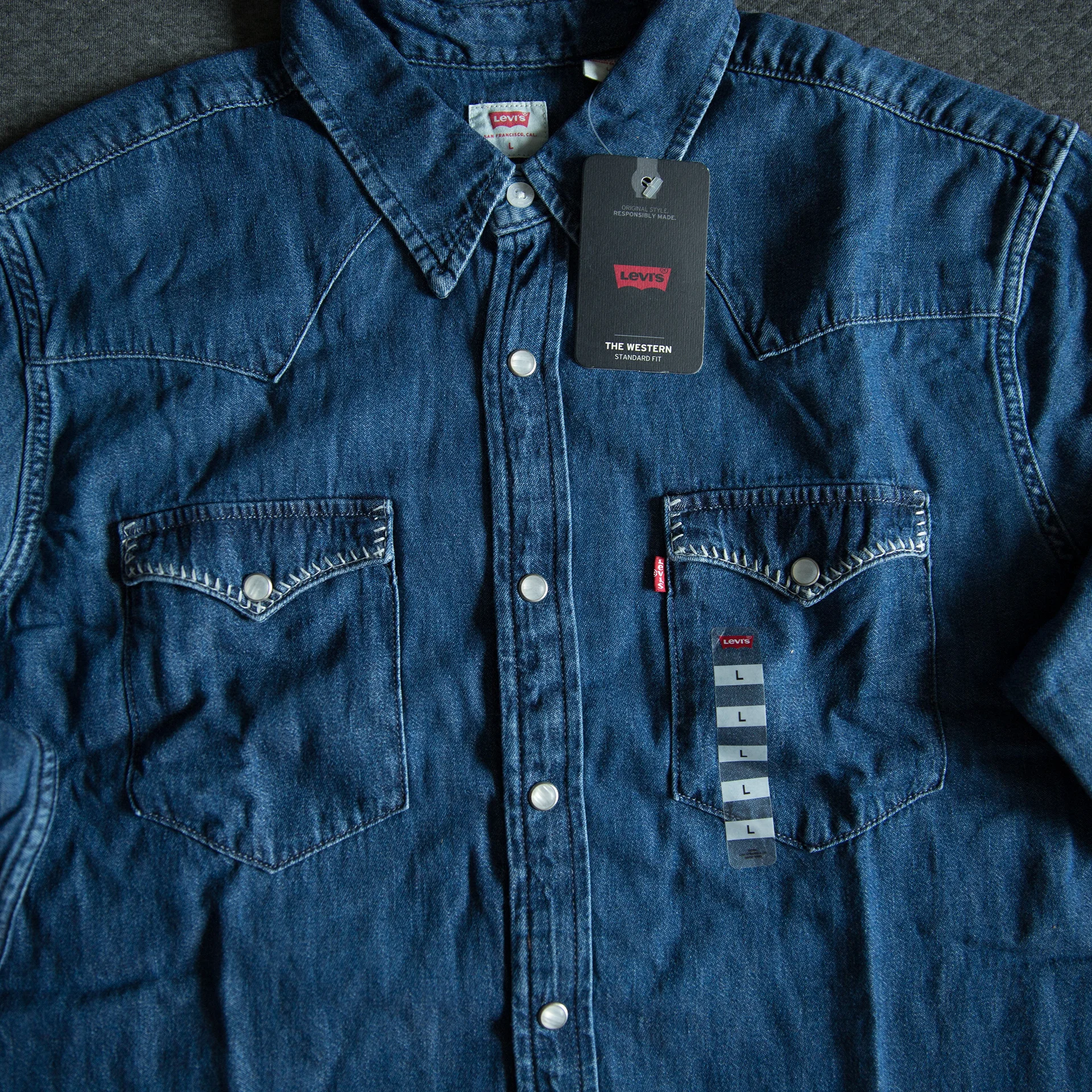Джинсовая рубашка Levi’s Оригинал из США М - миниатюра 2