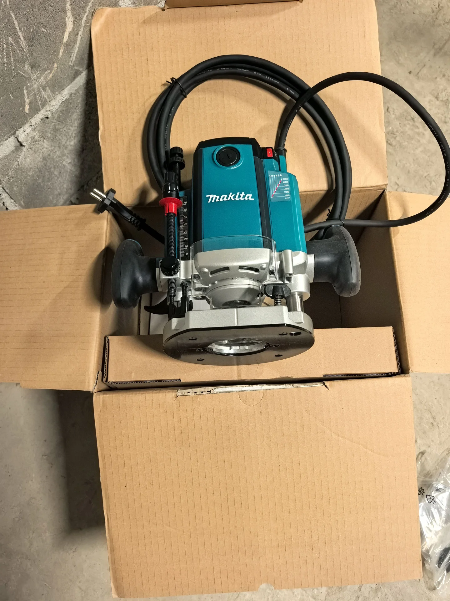 Фрезер Makita RP2301FCX - изображение 1