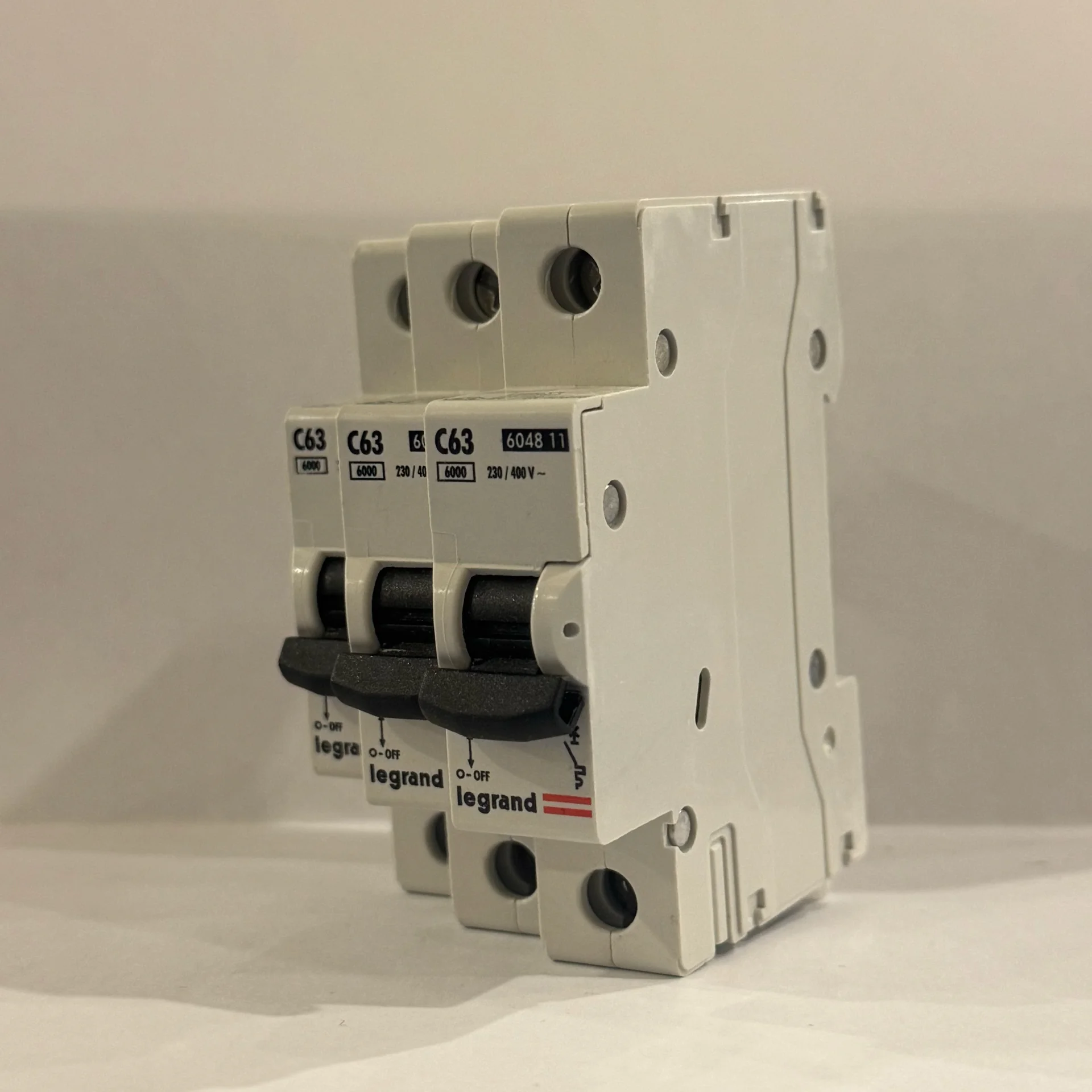 Автоматический выключатель Legrand LR C63 1 фаза - миниатюра 3