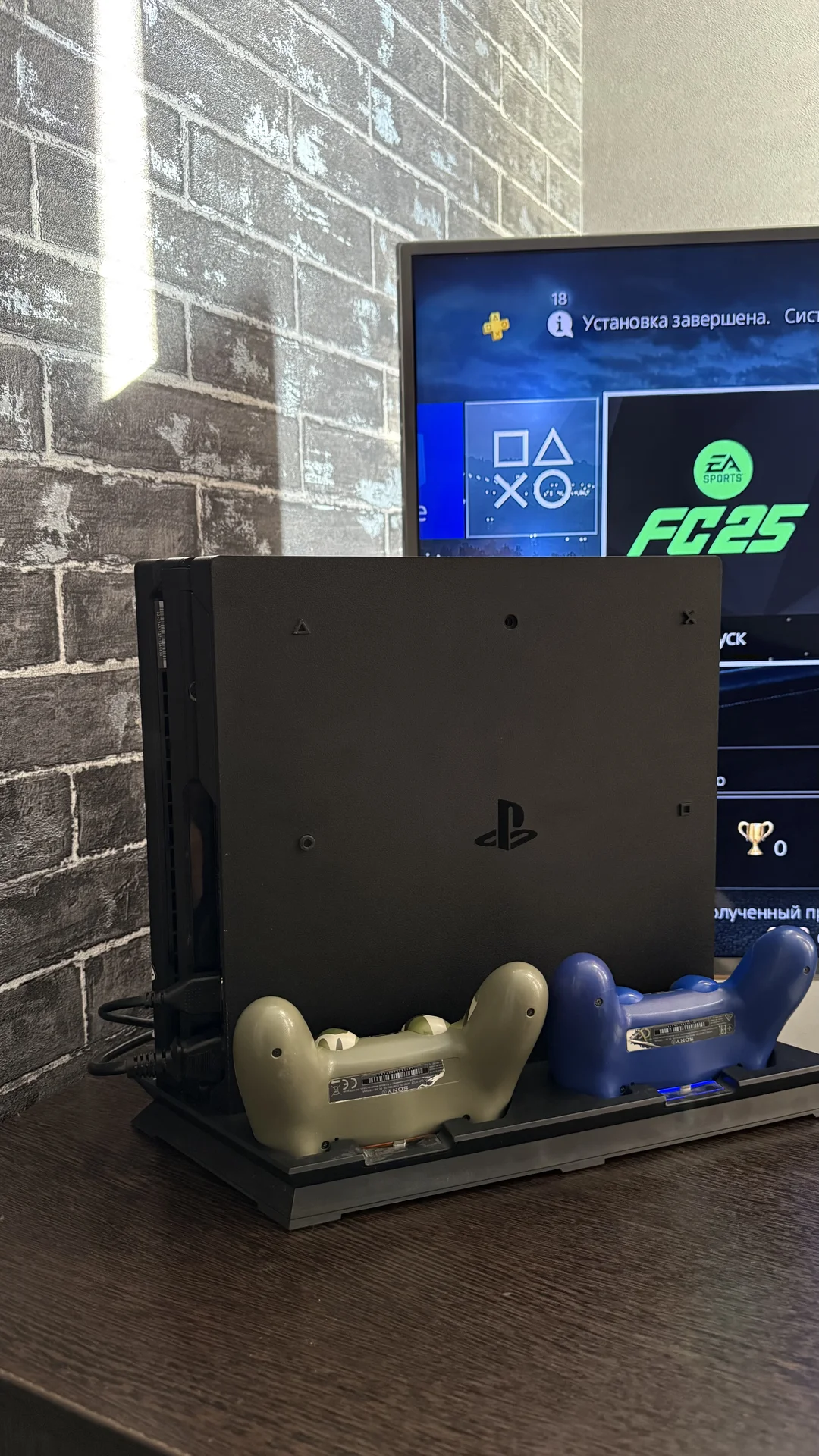 Sony PlayStation 4 pro 1 TB - миниатюра 3