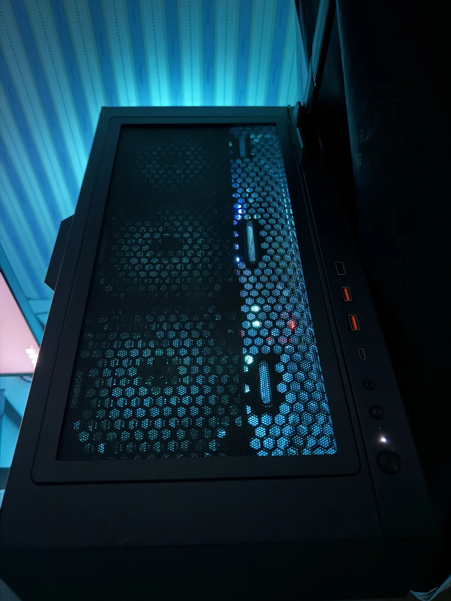 Игровой компьютер 9950x3d/5080/128gb/6TB - миниатюра 9