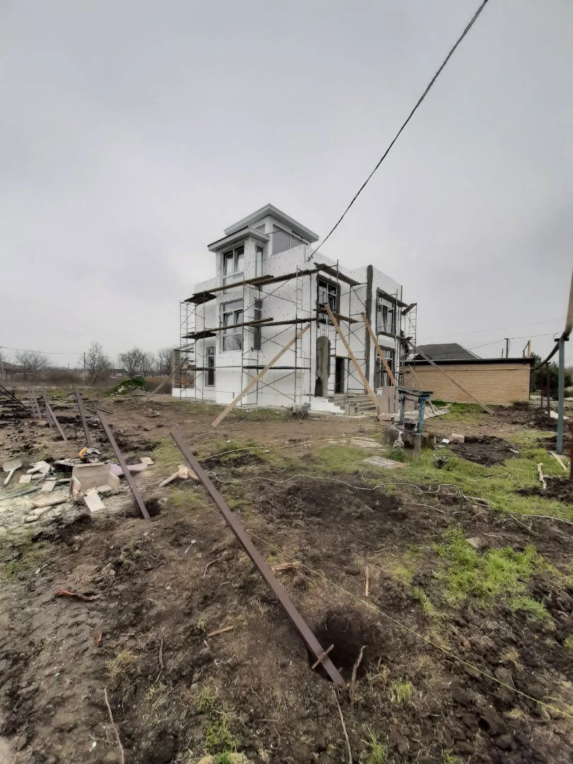 Хай тек на уютной улице - миниатюра 4