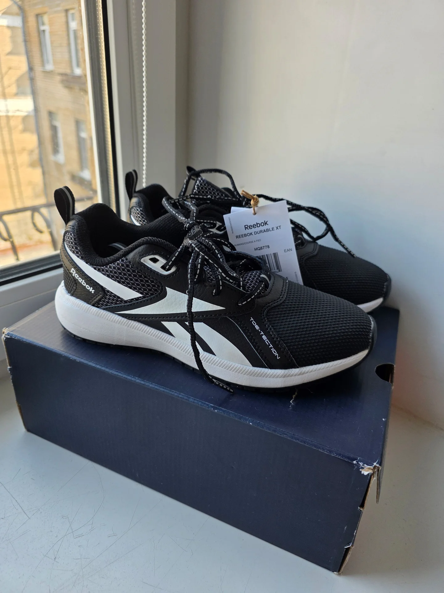 Новые кроссовки Reebok - миниатюра 2