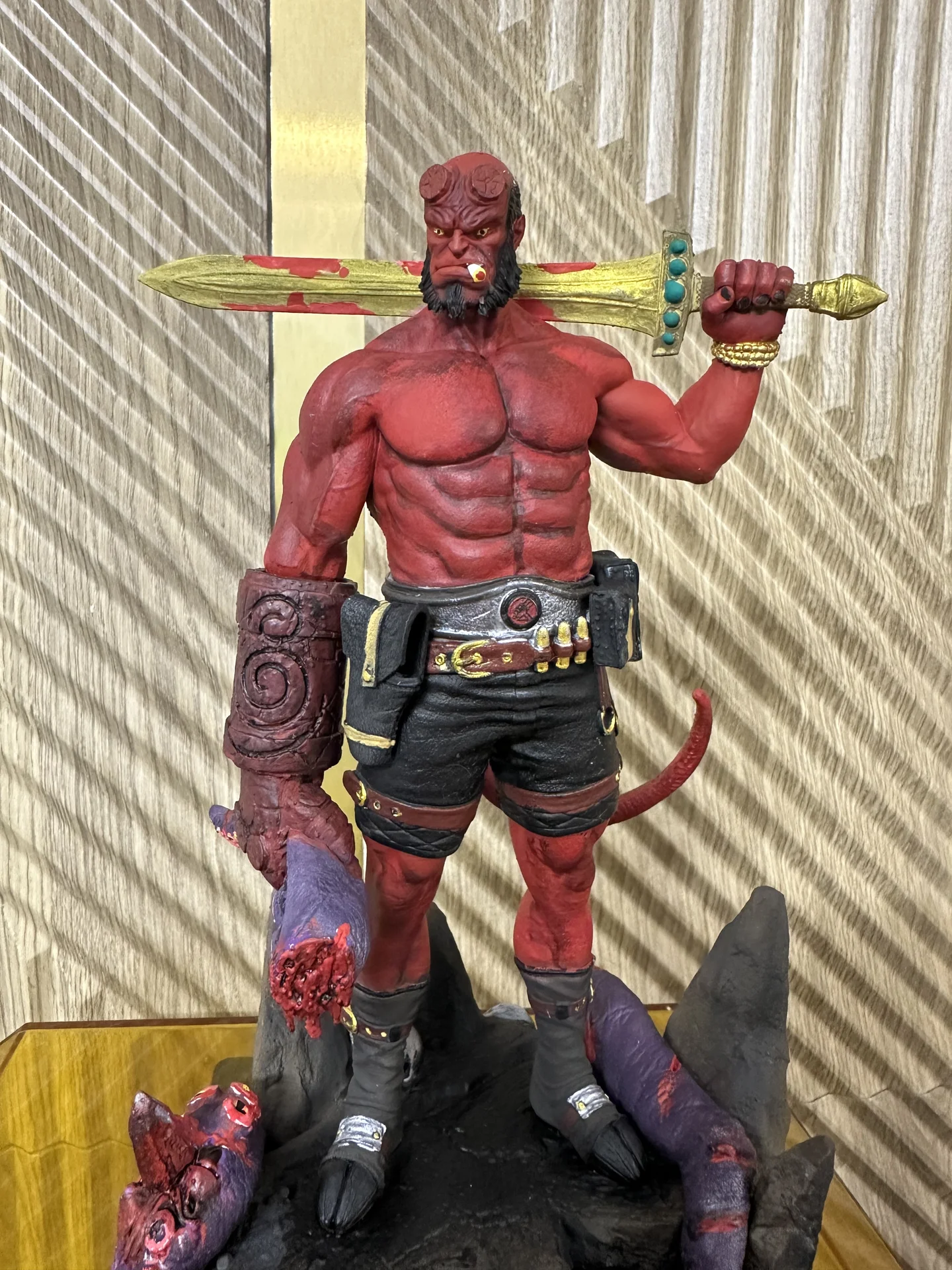Коллекционная статуэтка Hellboy (Хеллбой) - миниатюра 2